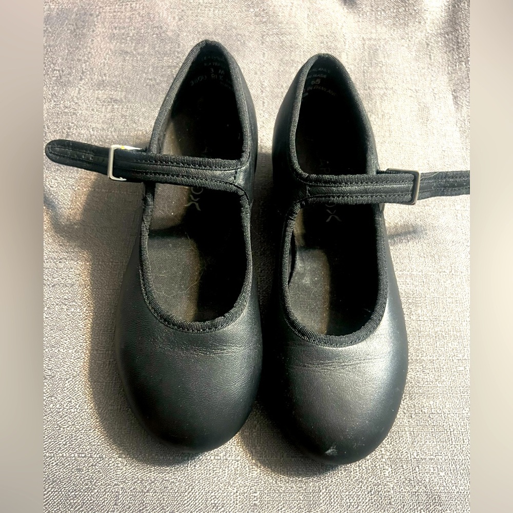 Capezio girls black matte finish buckle strap tap shoes 3M